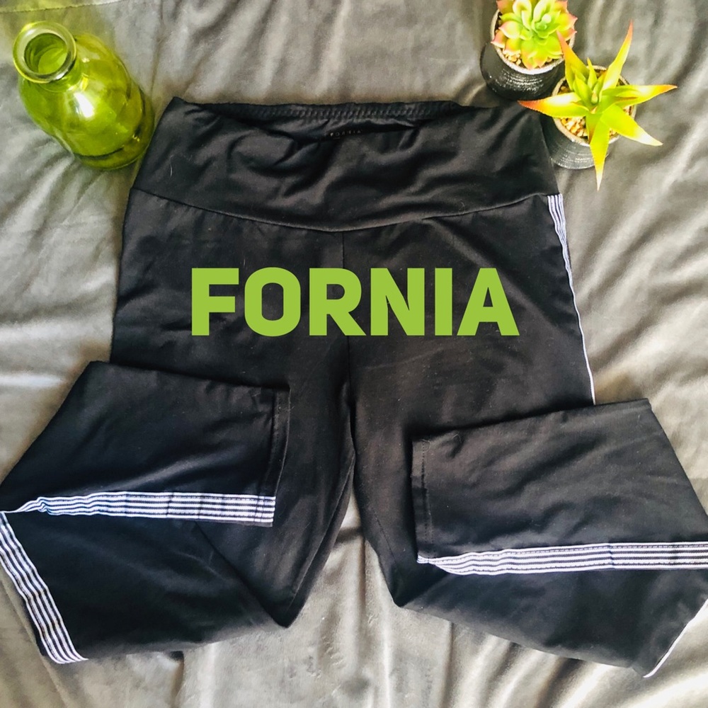 FORNIA - LARGE BLACK LEGGINGS WITH WHITE STRIPES